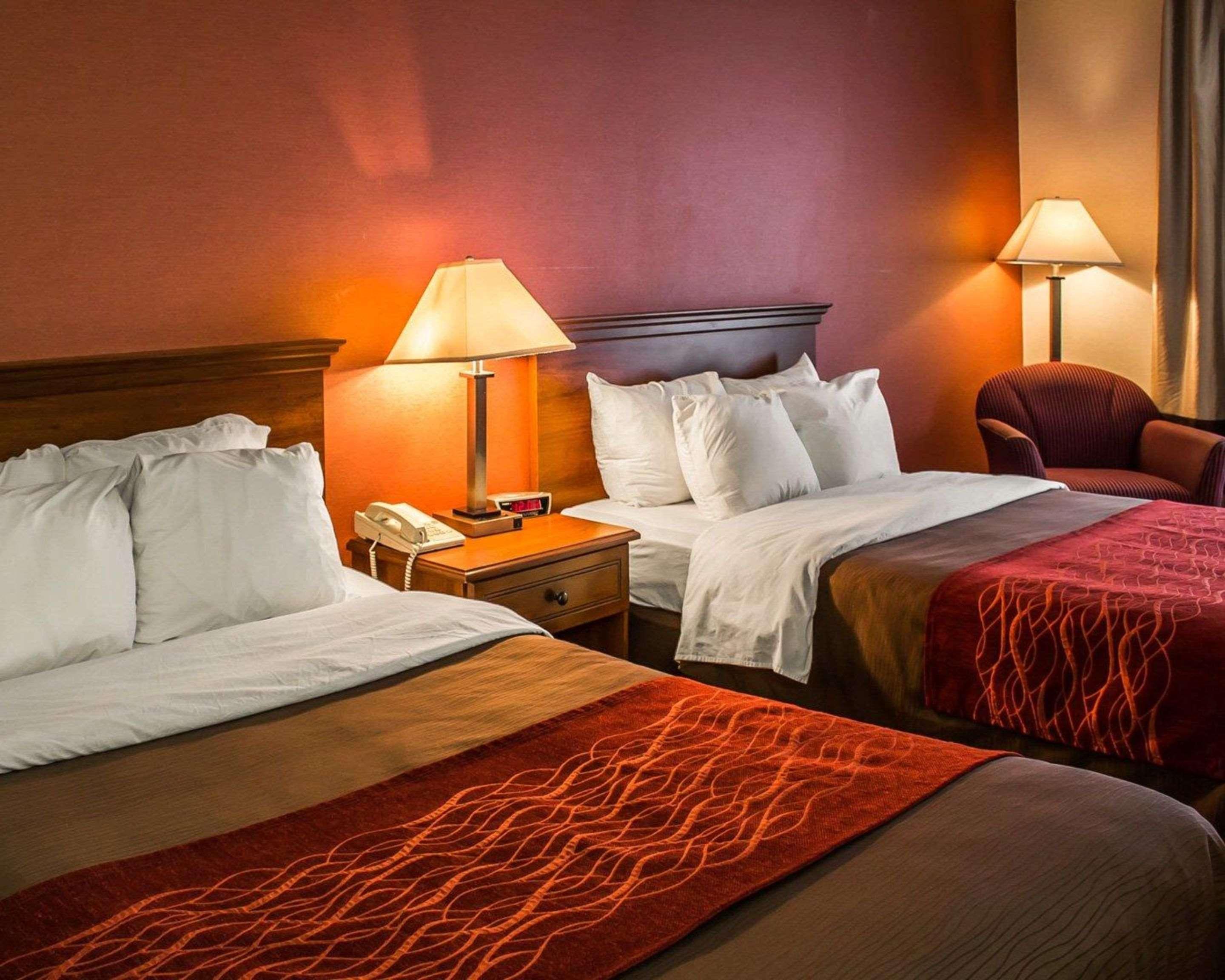 Quality Inn East Liverpool Exteriör bild