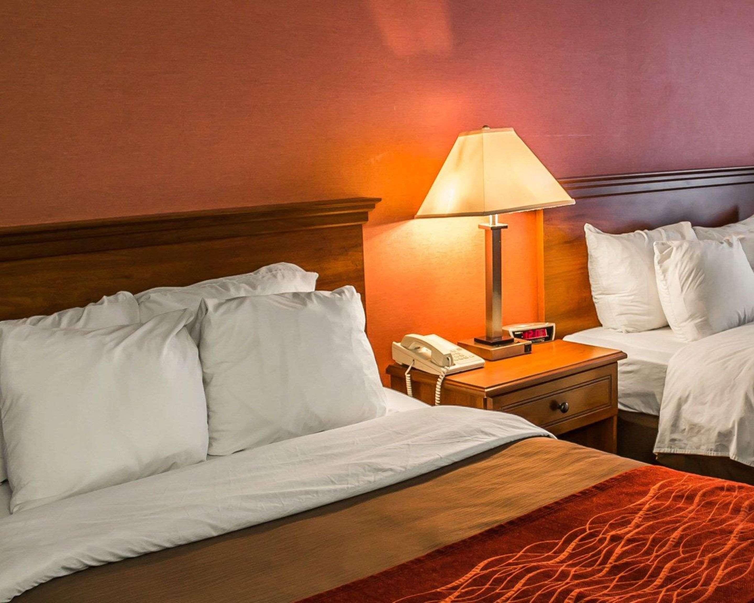 Quality Inn East Liverpool Exteriör bild