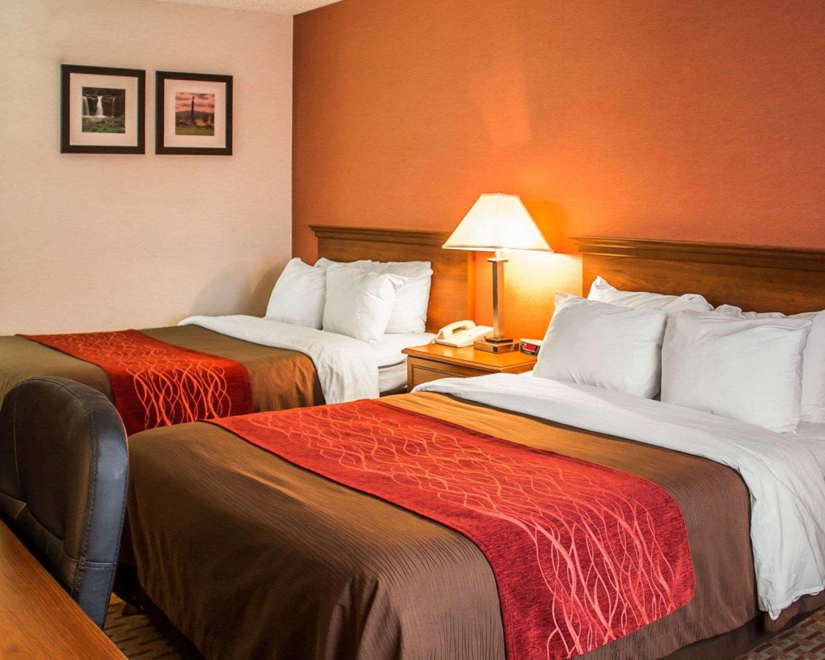 Quality Inn East Liverpool Exteriör bild