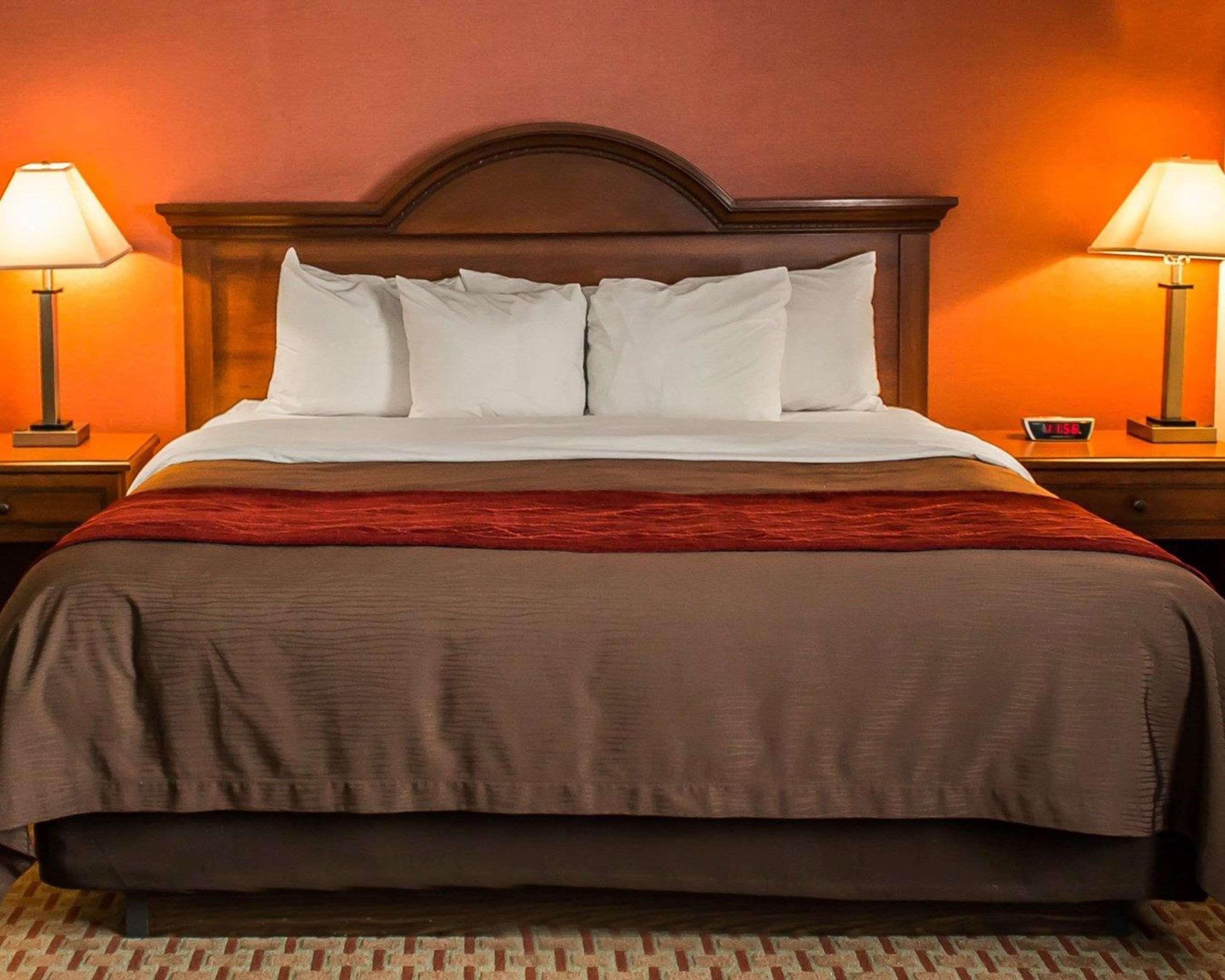 Quality Inn East Liverpool Exteriör bild