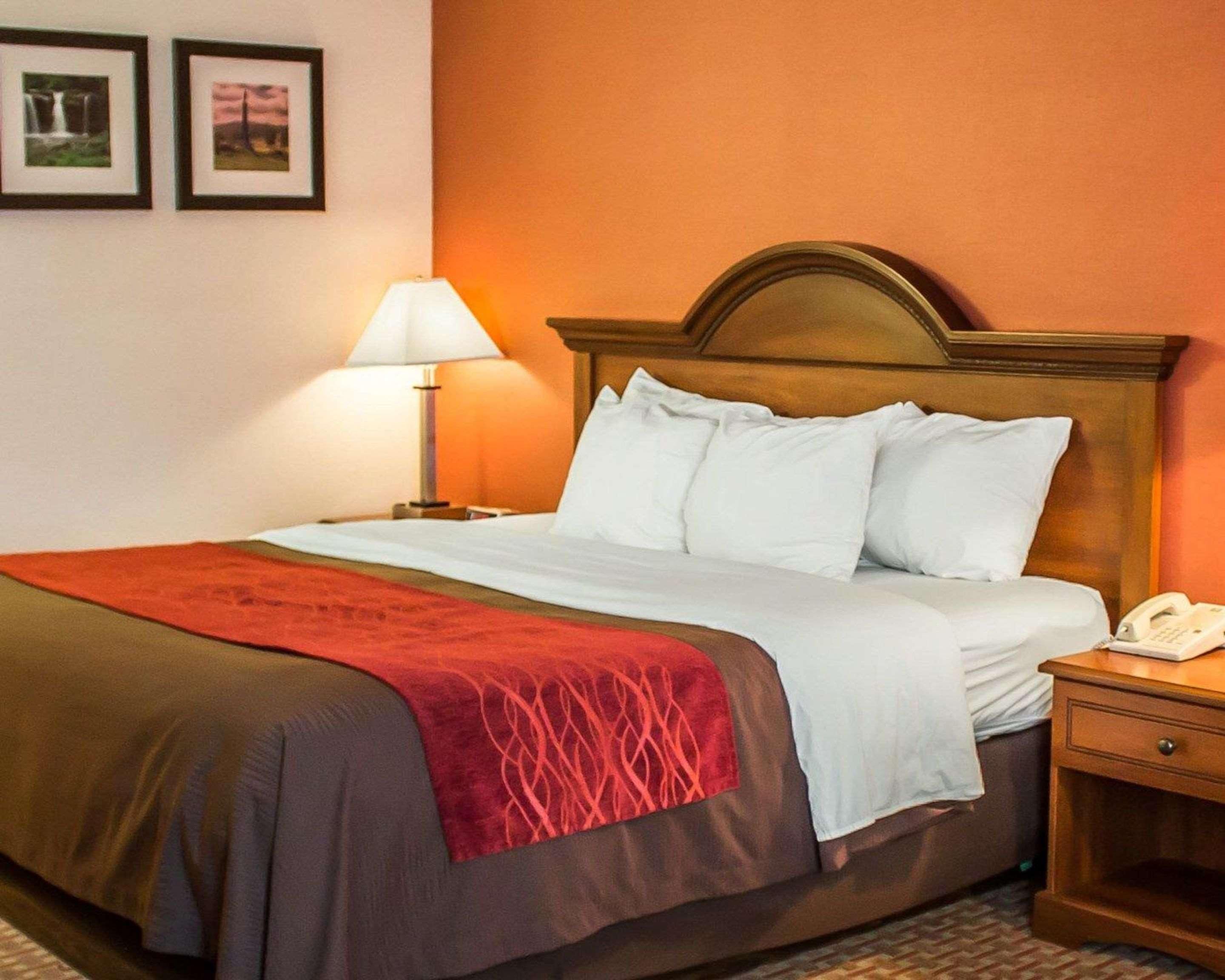 Quality Inn East Liverpool Exteriör bild