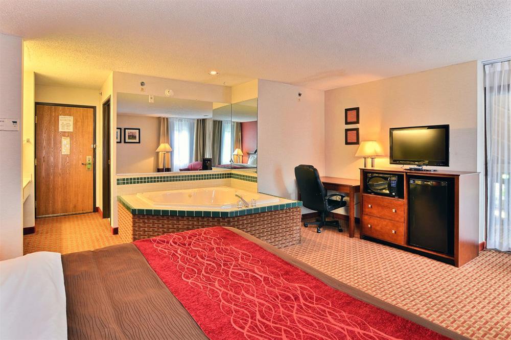 Quality Inn East Liverpool Exteriör bild