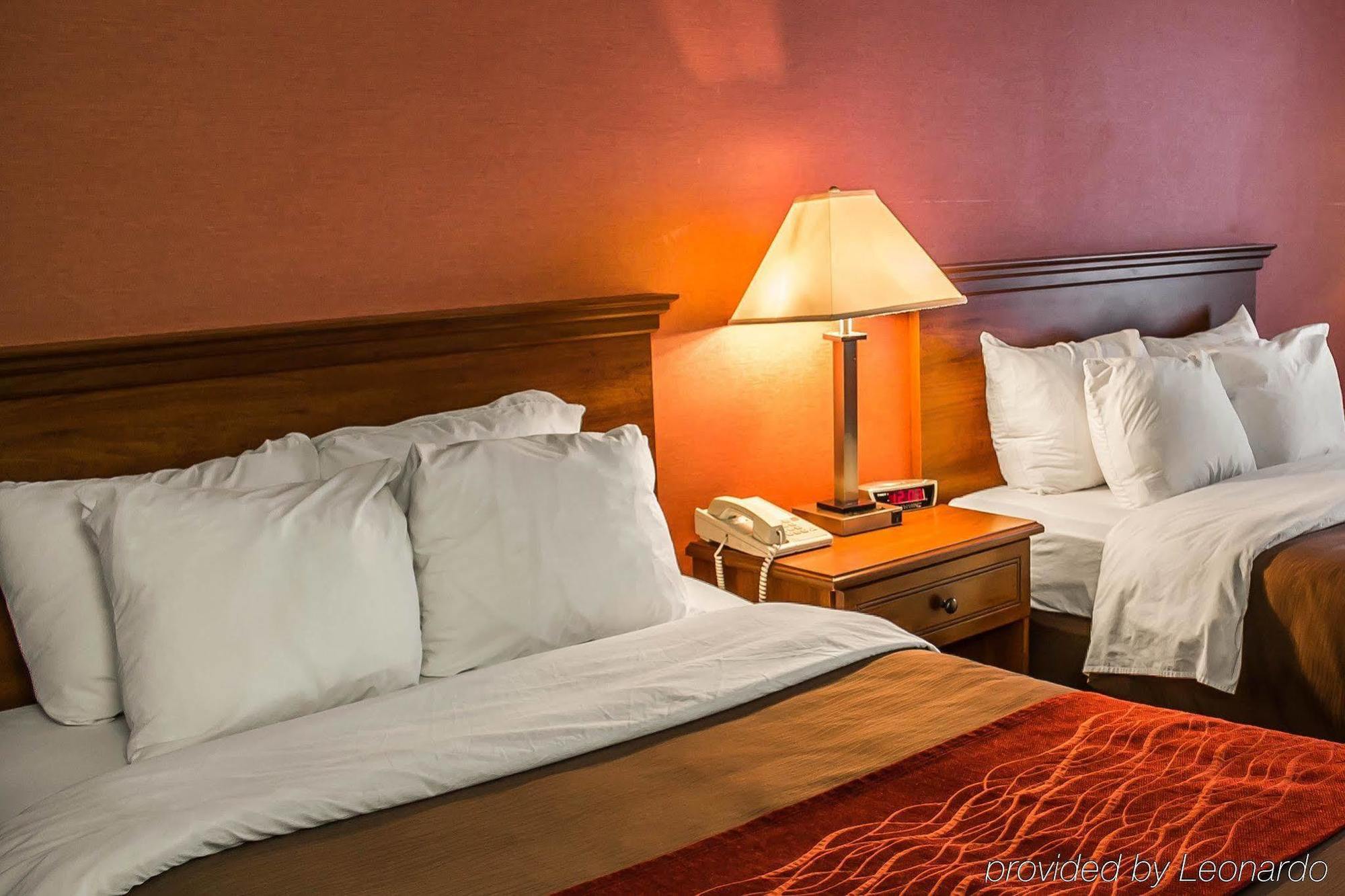 Quality Inn East Liverpool Exteriör bild