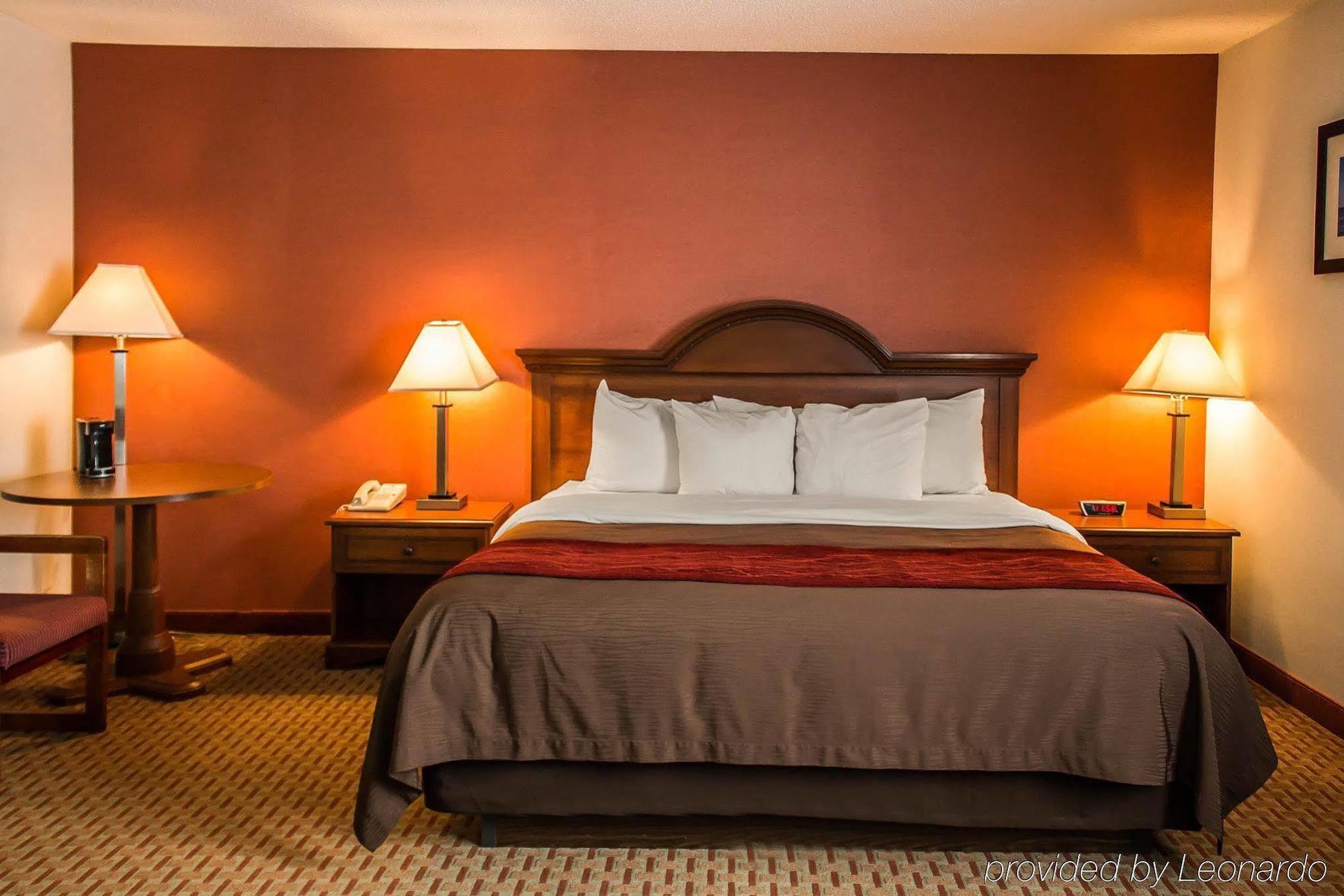 Quality Inn East Liverpool Exteriör bild